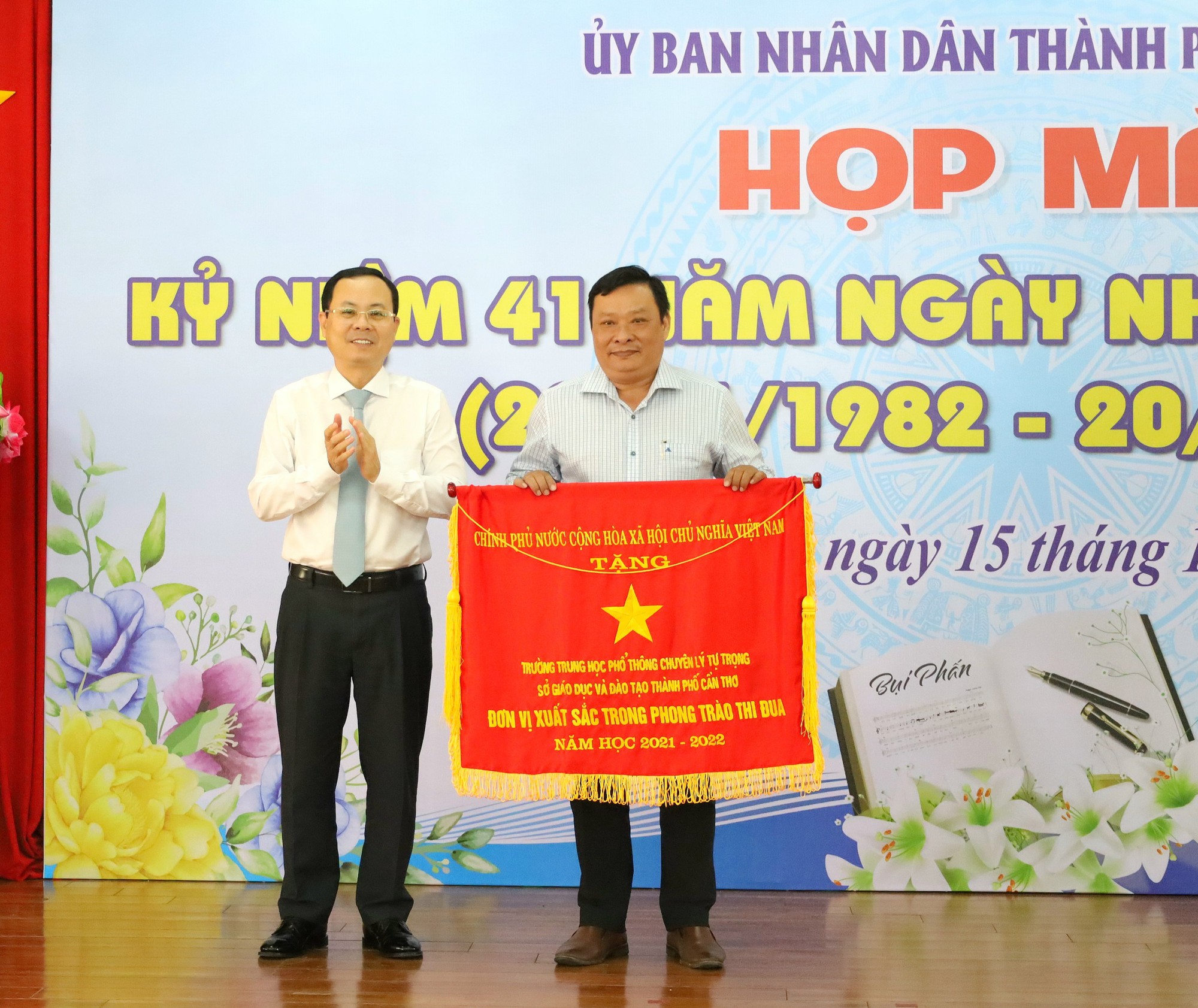 Cần Thơ: Trường THPT chuyên Lý Tự Trọng nhận Cờ thi đua của Thủ tướng Chính phủ  - Ảnh 3.