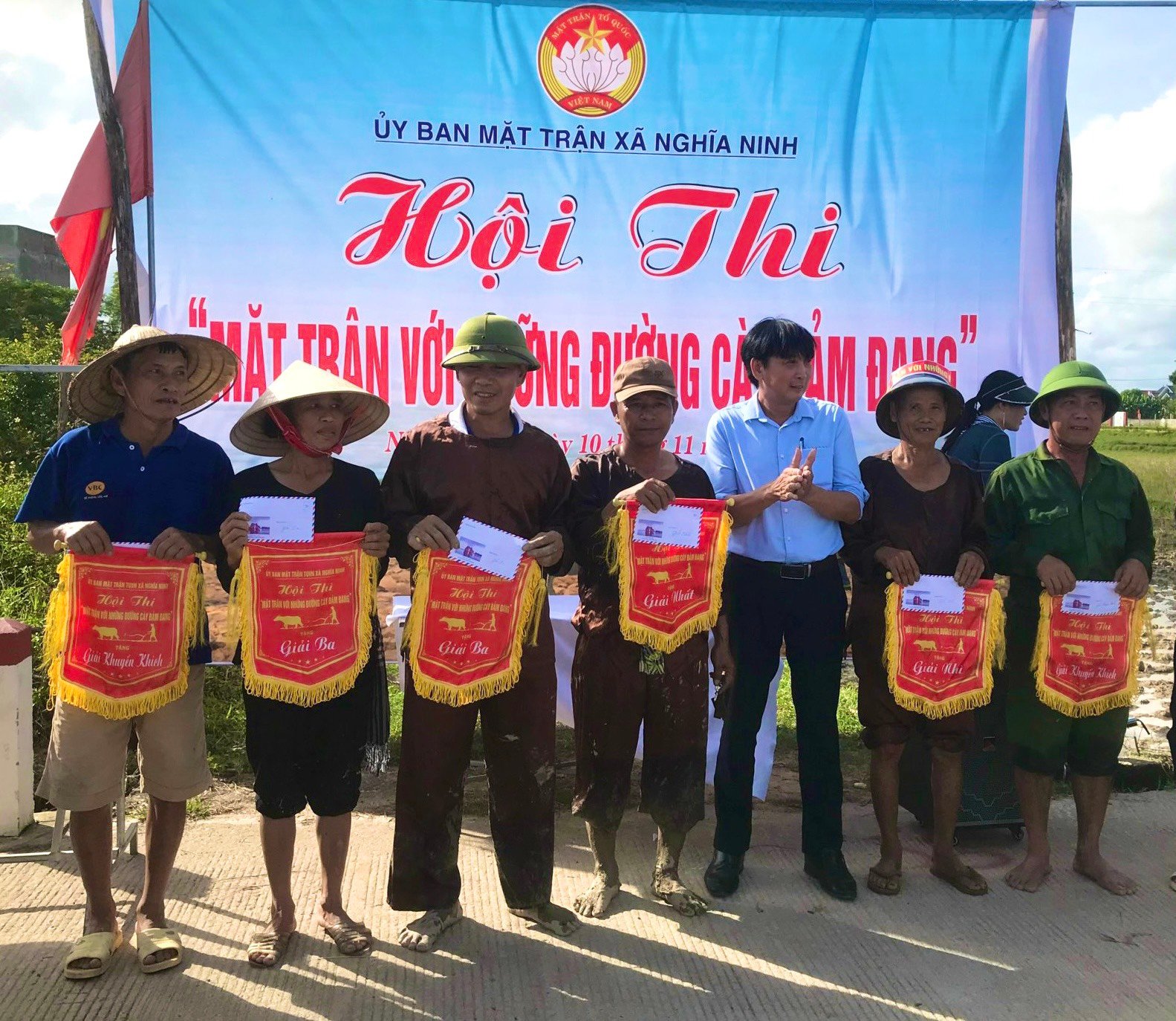 Quảng Bình: Xem các &quot;lão tướng&quot; thi cày ruộng, đường cày nào cũng đẹp, thẳng tắp - Ảnh 7.