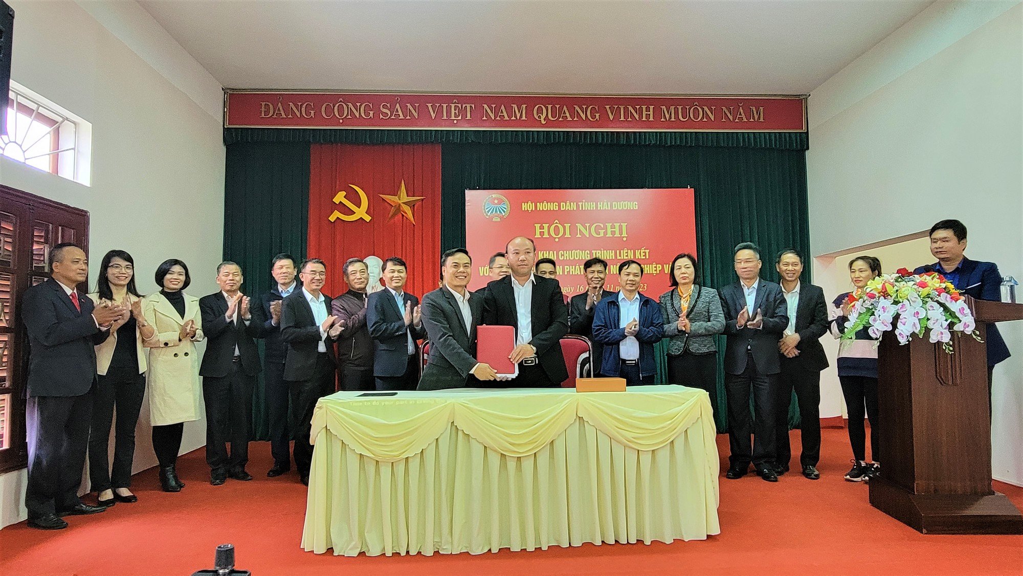 Hội Nông dân tỉnh Hải Dương liên kết với doanh nghiệp để cung ứng phân bón, vật tư, dịch vụ nông nghiệp đến hội viên - Ảnh 1.