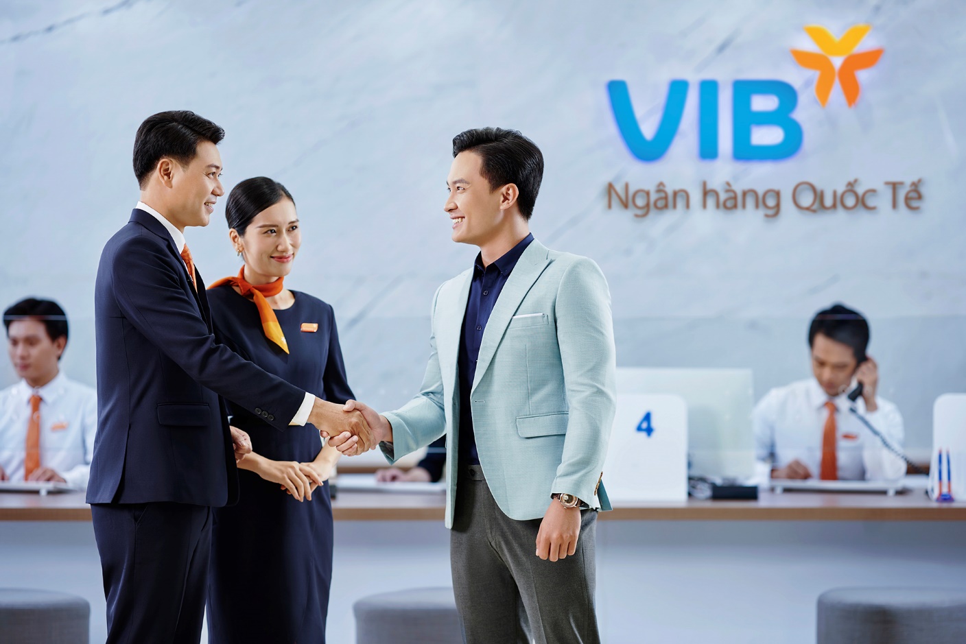 VIB hỗ trợ lãi suất 0% cho khách hàng vay vốn để trả nợ trước hạn - Ảnh 1.