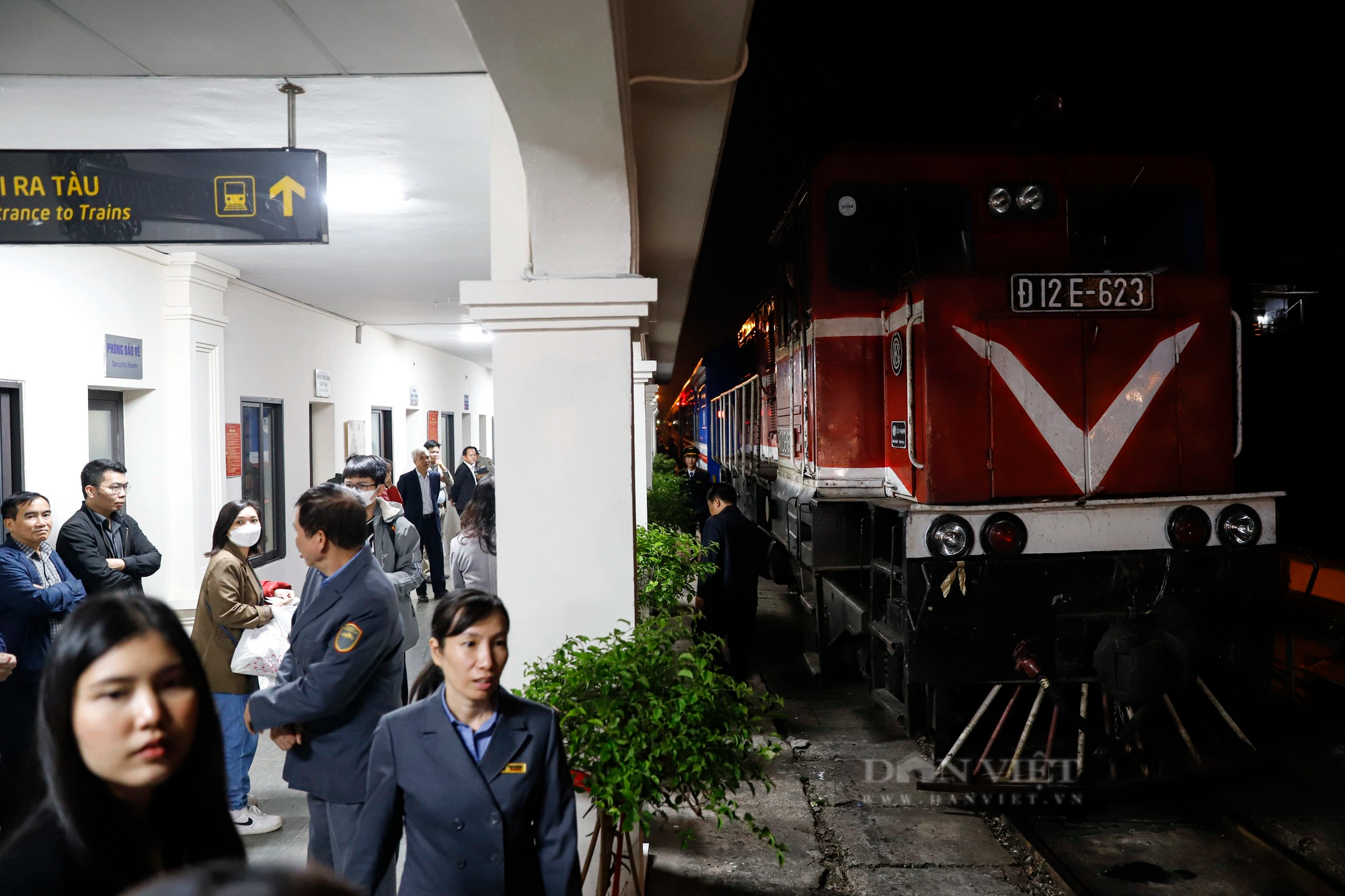 Trải nghiệm đoàn tàu di sản với giá vé chỉ 20.000 đồng đến Lễ hội Thiết kế Sáng tạo 2023 tại Hà Nội - Ảnh 1.