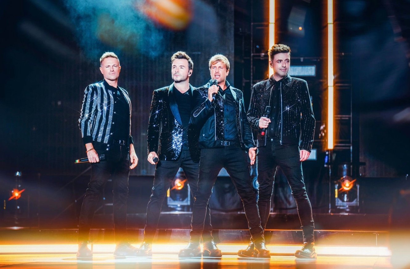BTC concert Westlife nói gì sau khi bị khán giả chỉ trích vì mở bán thêm hạng vé? - Ảnh 1.