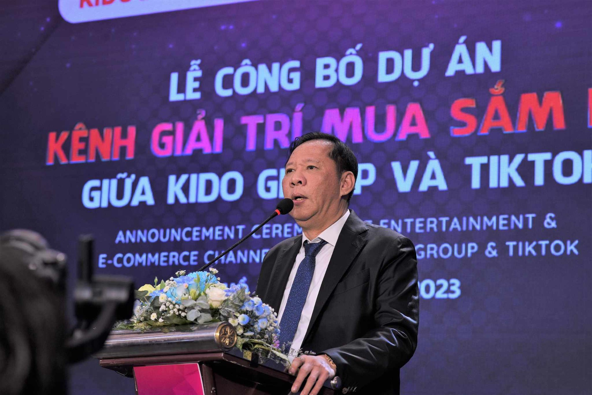 Ông Trần Lệ Nguyên “chơi lớn”, bắt tay TikTok để livestream bán hàng cho cả trung tâm thương mại - Ảnh 2.