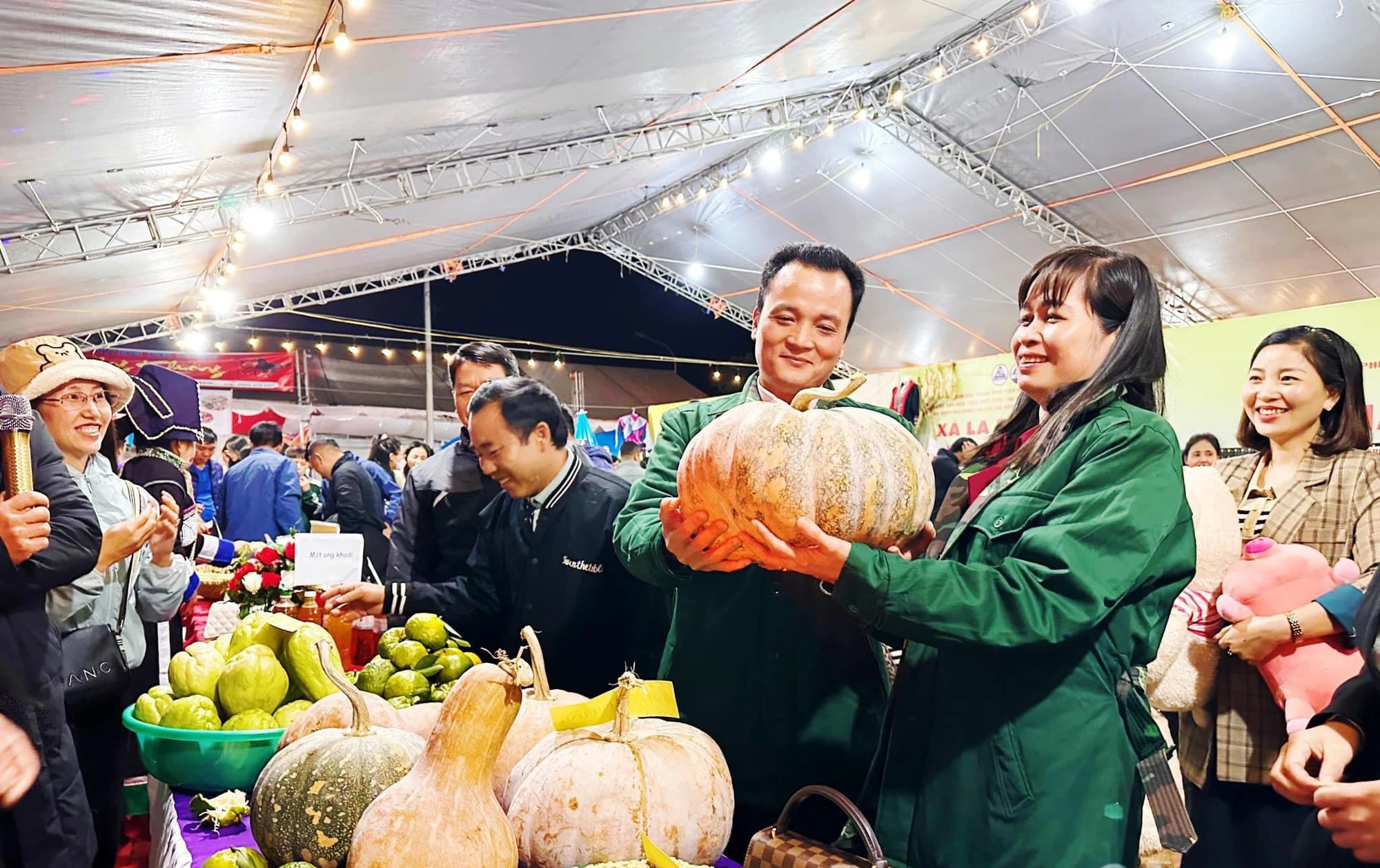 Lào Cai: Thúc đẩy tiêu thụ sản phẩm nông sản vùng đồng bào DTTS&MN - Ảnh 2. Lào Cai: Thúc đẩy tiêu thụ sản phẩm nông sản vùng đồng bào DTTS&MN - Ảnh 2.