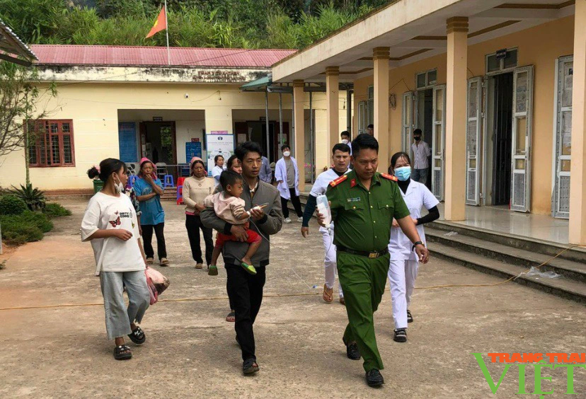 Lai Châu: Cứu thành công cháu bé 2 tuổi uống nhầm thuốc thuốc trừ sâu - Ảnh 1. Lai Châu: Cứu thành công cháu bé 2 tuổi uống nhầm thuốc thuốc trừ sâu - Ảnh 1.