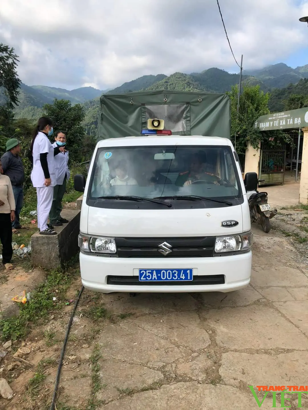 Lai Châu: Cứu thành công cháu bé 2 tuổi uống nhầm thuốc thuốc trừ sâu - Ảnh 2. Lai Châu: Cứu thành công cháu bé 2 tuổi uống nhầm thuốc thuốc trừ sâu - Ảnh 2.