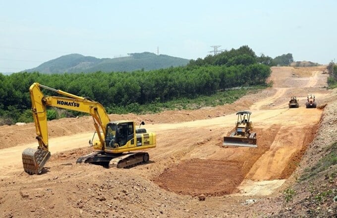 Đường Hồ Chí Minh đoạn Chơn Thành - Đức Hòa được khởi công  - Ảnh 1.
