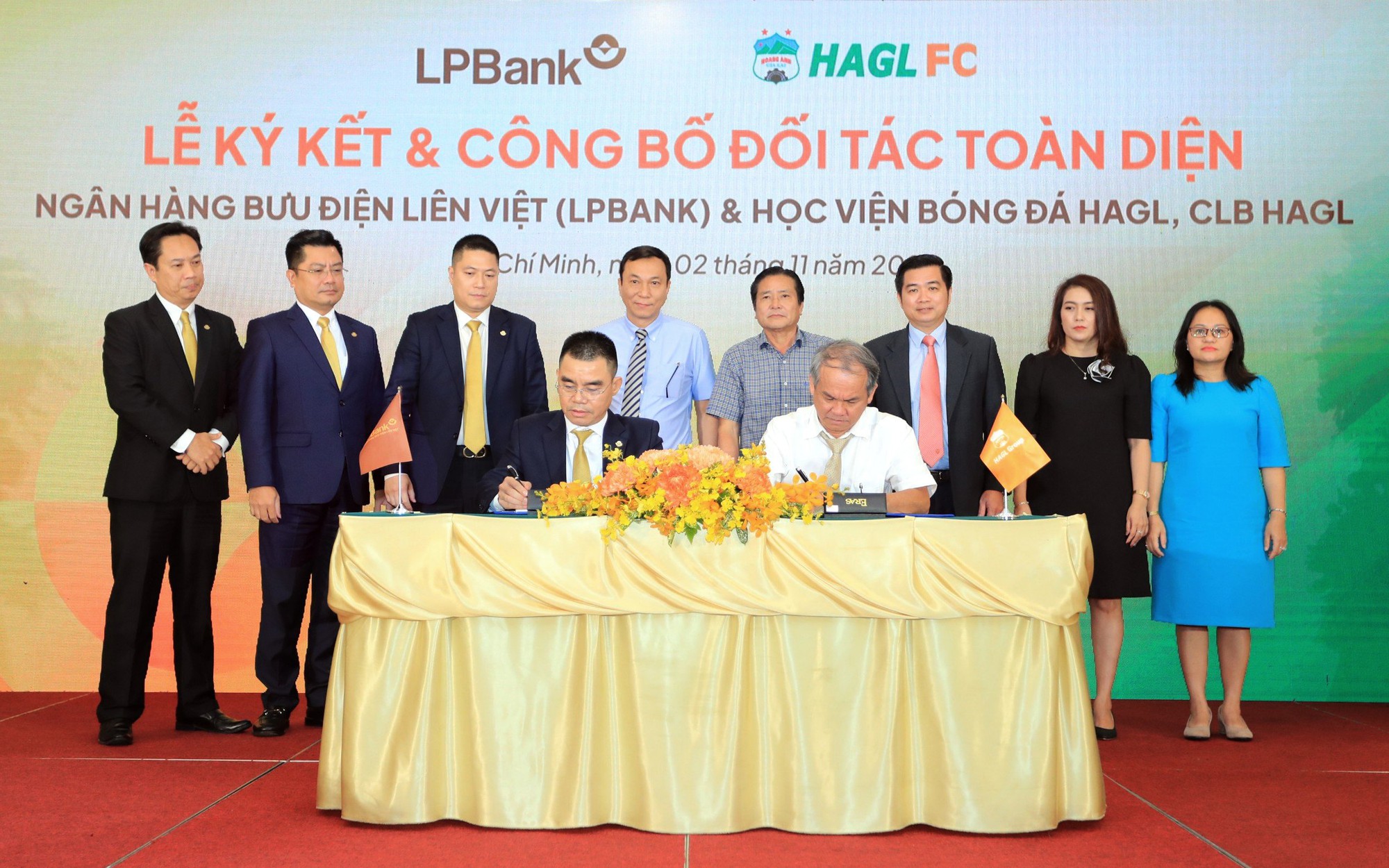 Bầu Đức muốn làm gì khi bắt tay với LPBank?- Ảnh 1.