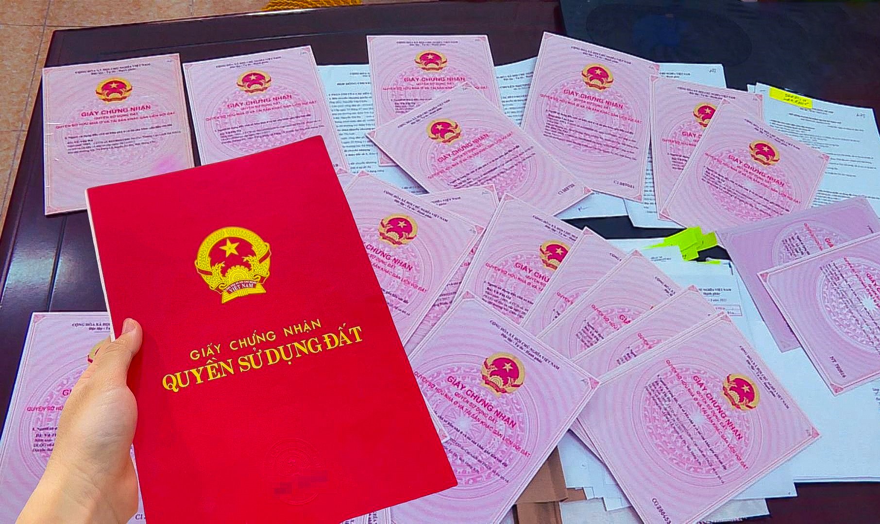 4 thay đổi liên quan đến Sổ đỏ người dân cần biết - Ảnh 1.