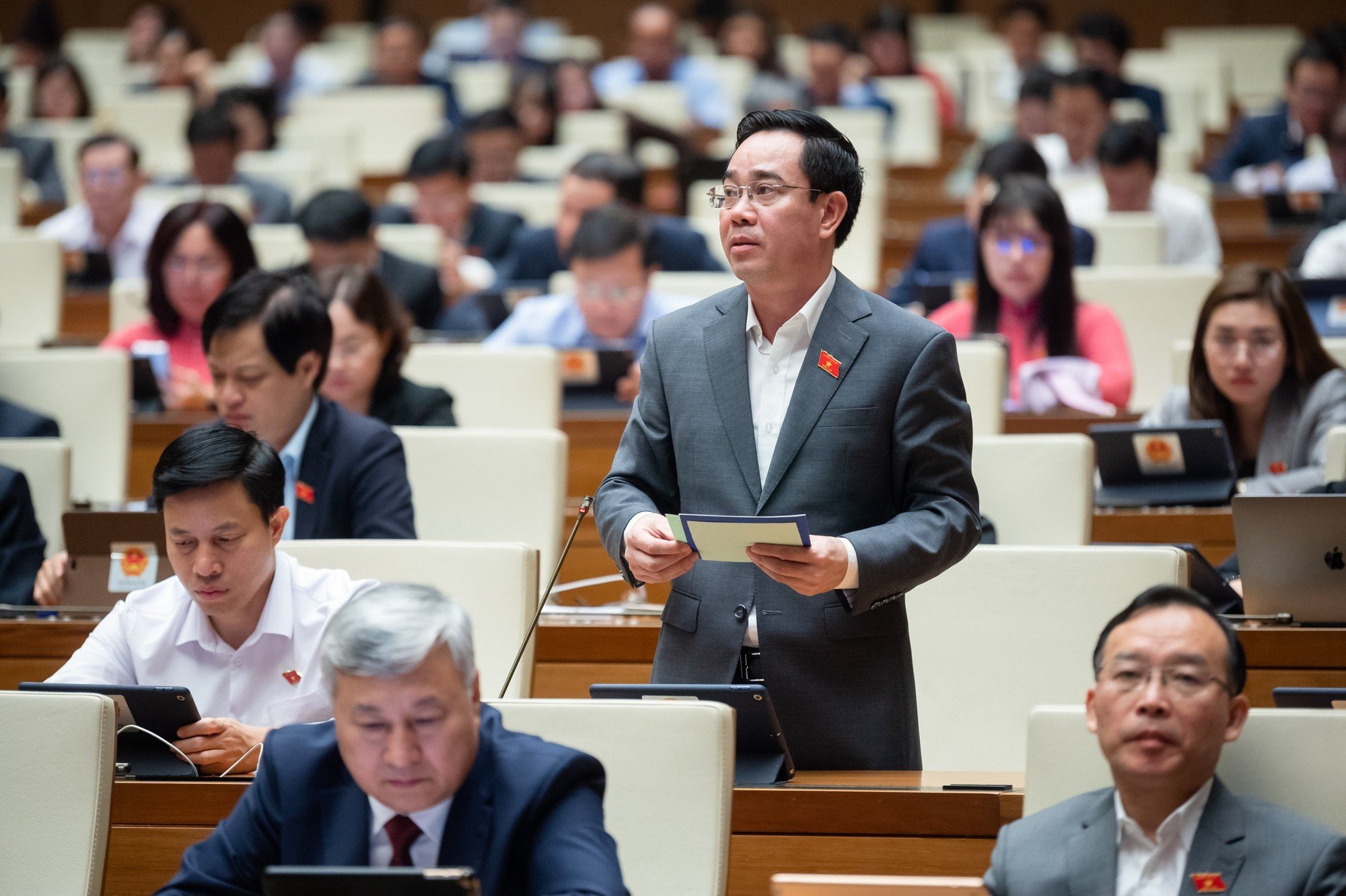 Bộ trưởng Bộ GD-ĐT đồng tình đưa dạy thêm vào &quot;ngành nghề kinh doanh có điều kiện&quot; - Ảnh 1.