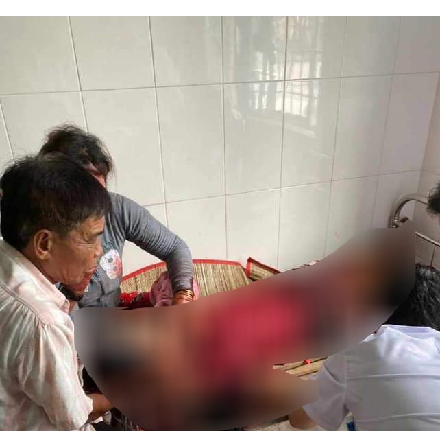 Hai thanh niên xông vào nhà chém chết người đàn ông ở Cà Mau - Ảnh 1.