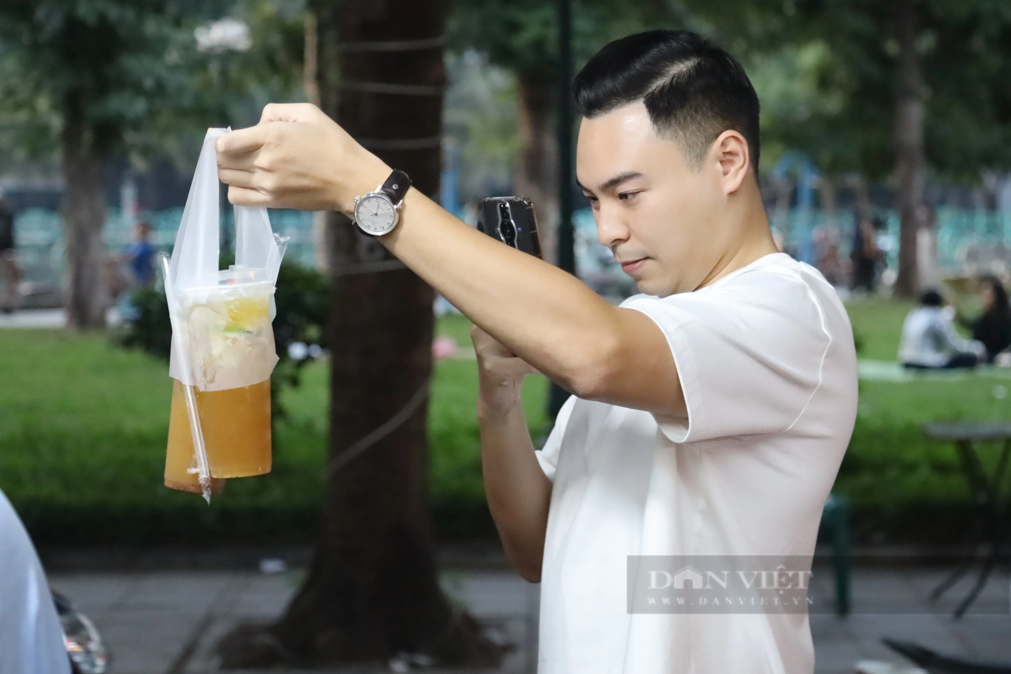 Xuất hiện món trà chanh giã tay làm giới trẻ xếp hàng dài đợi mua cho bằng được - Ảnh 12.