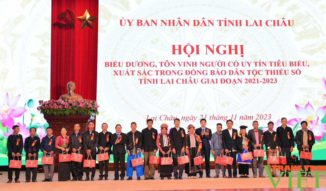Lai Châu: Biểu dương, tôn vinh người có uy tín tiêu biểu xuất sắc giai đoạn 2021 - 2023 - Ảnh 6. Lai Châu: Biểu dương, tôn vinh người có uy tín tiêu biểu xuất sắc giai đoạn 2021 - 2023 - Ảnh 6.