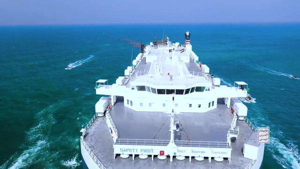 Cận cảnh lực lượng Houthi dùng trực thăng Mi-8 để đổ bộ và bắt giữ tàu hàng trên Biển Đỏ - Ảnh 13.