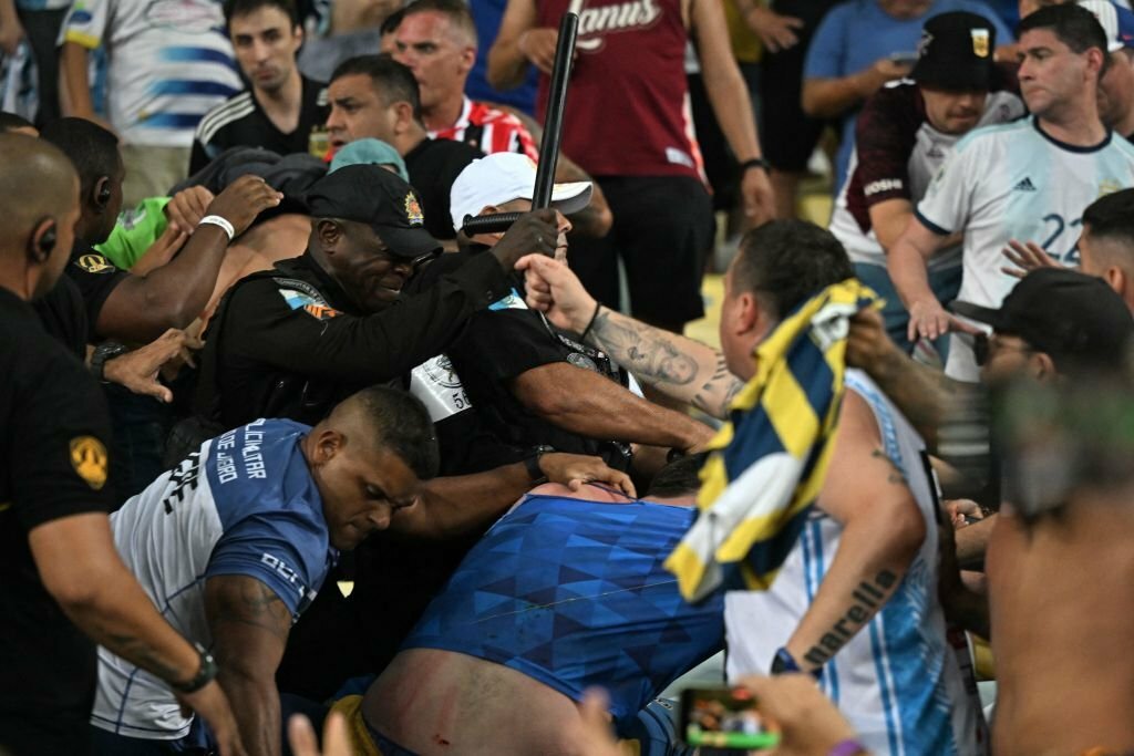 Thua Argentina trên sân nhà, Brazil chìm sâu vào khủng hoảng - Ảnh 1.