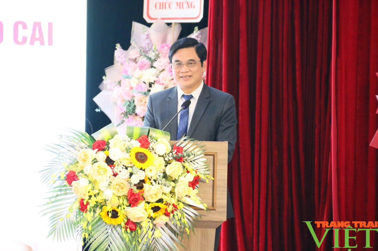 Cuốn sách mang đậm dấu ấn lịch sử hình thành và phát triển của Trường THPT số 1 TP. Lào Cai - Ảnh 4. Cuốn sách mang đậm dấu ấn lịch sử hình thành và phát triển của Trường THPT số 1 TP. Lào Cai - Ảnh 4.