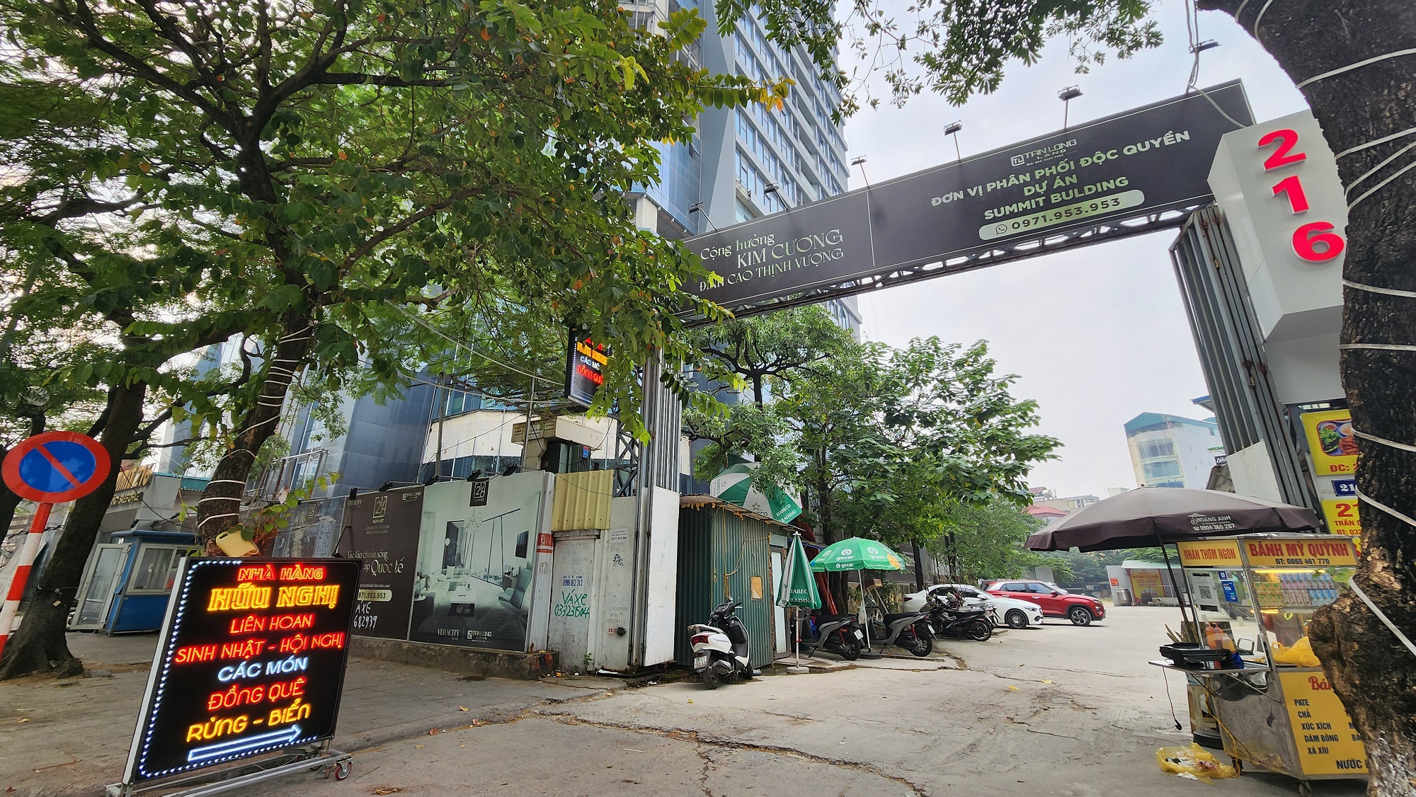 Cận cảnh dự án trên &quot;đất vàng&quot; chậm tiến độ, từng &quot;qua tay&quot; nhiều đời chủ - Ảnh 2.