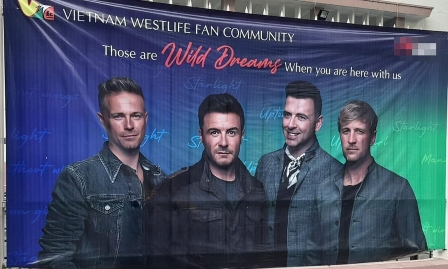 BTC concert Westlife nói gì khi logo sàn tiền ảo bất hợp pháp xuất hiện trong đêm diễn? - Ảnh 1.