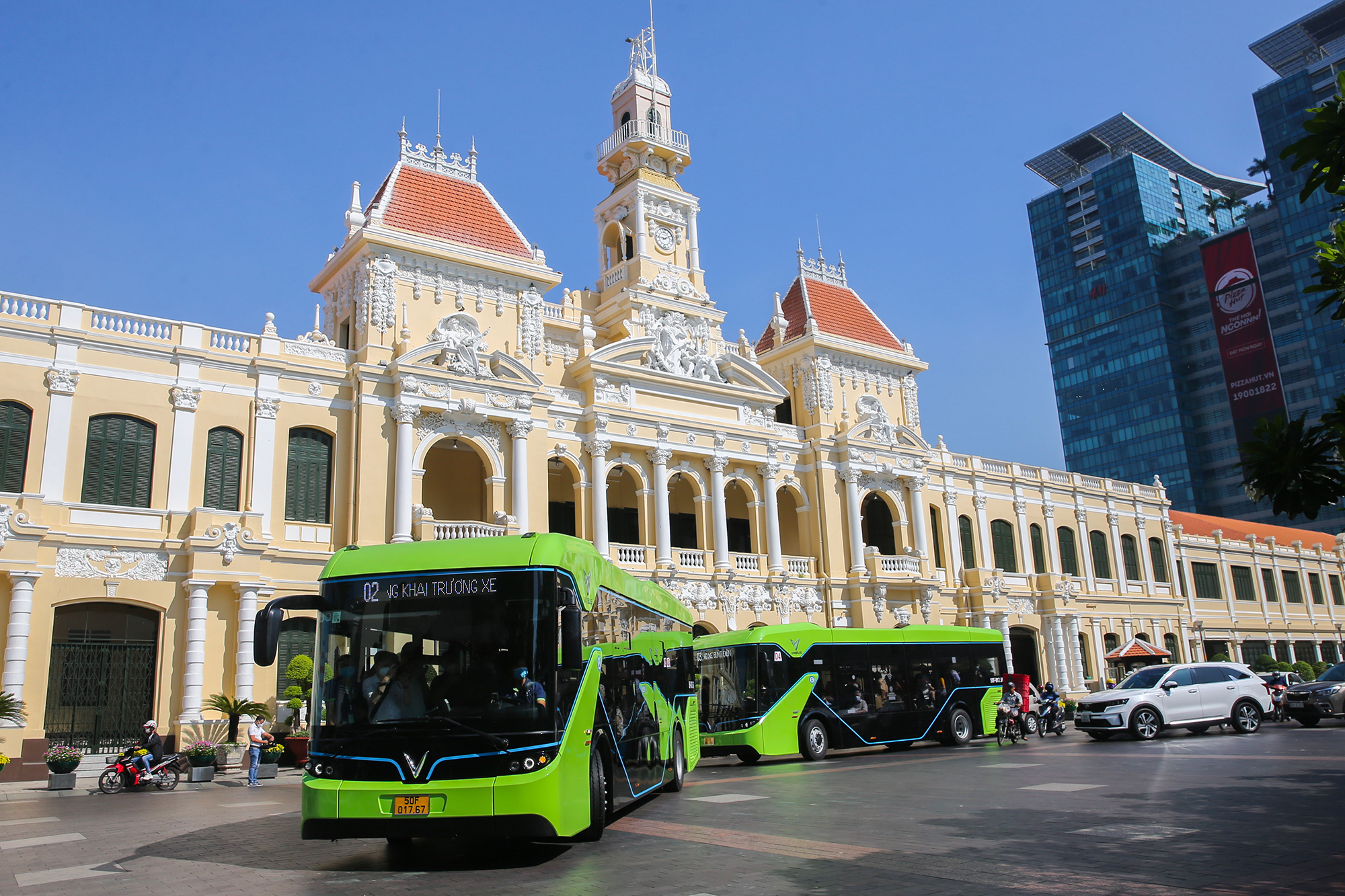 Trợ giá thấp hơn xe buýt thường, xe buýt điện đầu tiên ở TP.HCM nguy cơ dừng hoạt động - Ảnh 1.