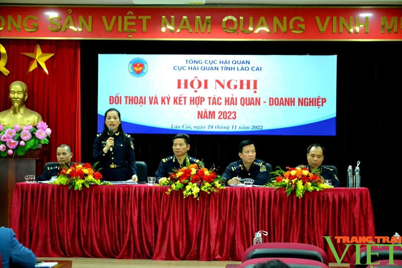 Tháo gỡ khó khăn cho doanh nghiệp trong xuất, nhập khẩu hàng hóa qua các cửa khẩu tại Lào Cai - Ảnh 2. Tháo gỡ khó khăn cho doanh nghiệp trong xuất, nhập khẩu hàng hóa qua các cửa khẩu tại Lào Cai - Ảnh 2.