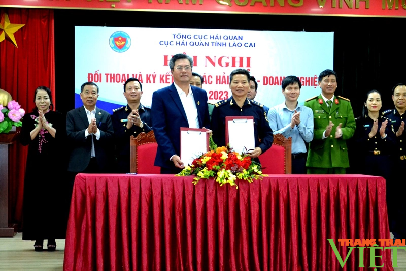 Tháo gỡ khó khăn cho doanh nghiệp trong xuất, nhập khẩu hàng hóa qua các cửa khẩu tại Lào Cai - Ảnh 4. Tháo gỡ khó khăn cho doanh nghiệp trong xuất, nhập khẩu hàng hóa qua các cửa khẩu tại Lào Cai - Ảnh 4.