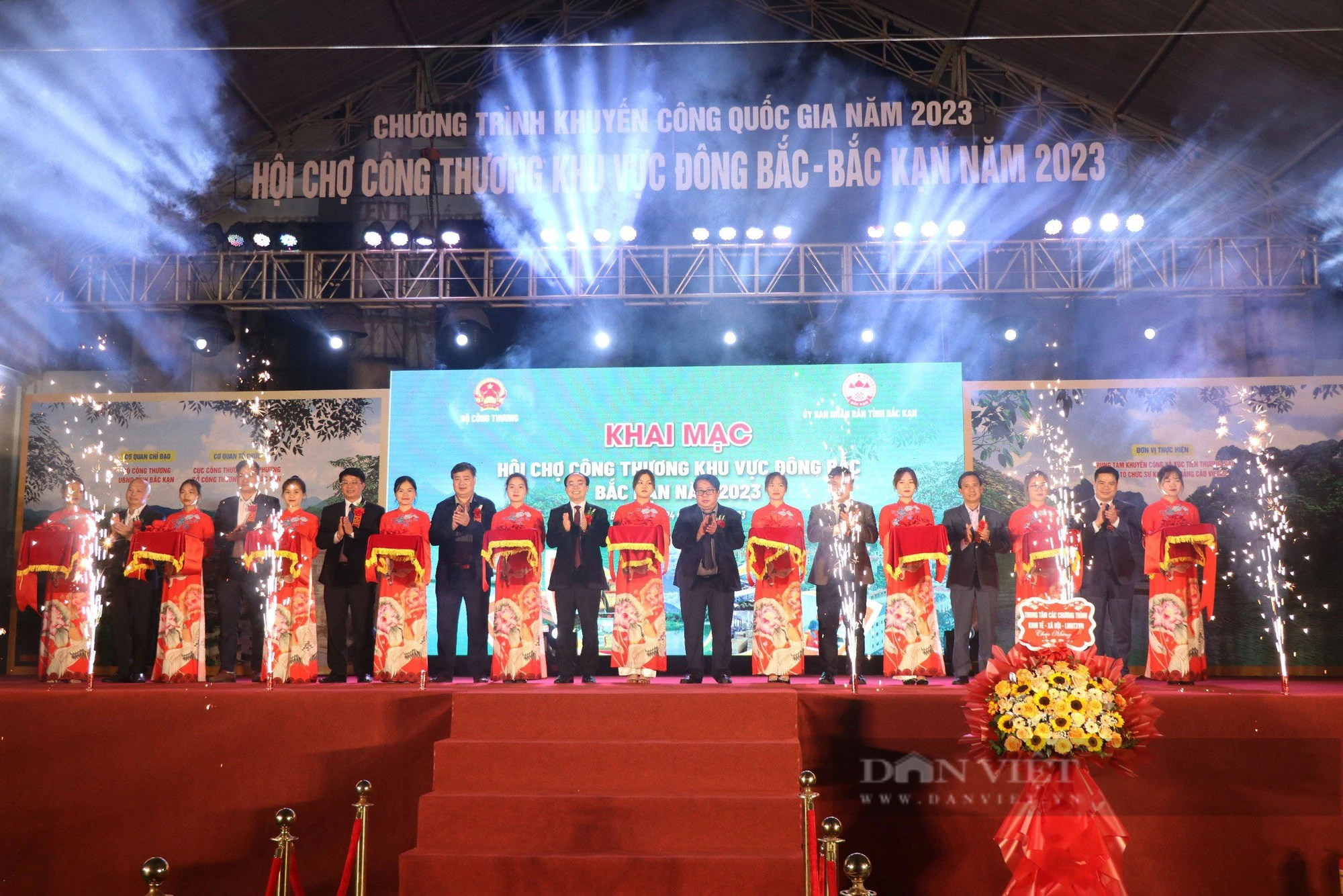 Hội chợ Công thương khu vực  Đông Bắc - Bắc Kạn - cầu nối trao đổi kinh nghiệm, quảng bá thương hiệu sản phẩm - Ảnh 2.