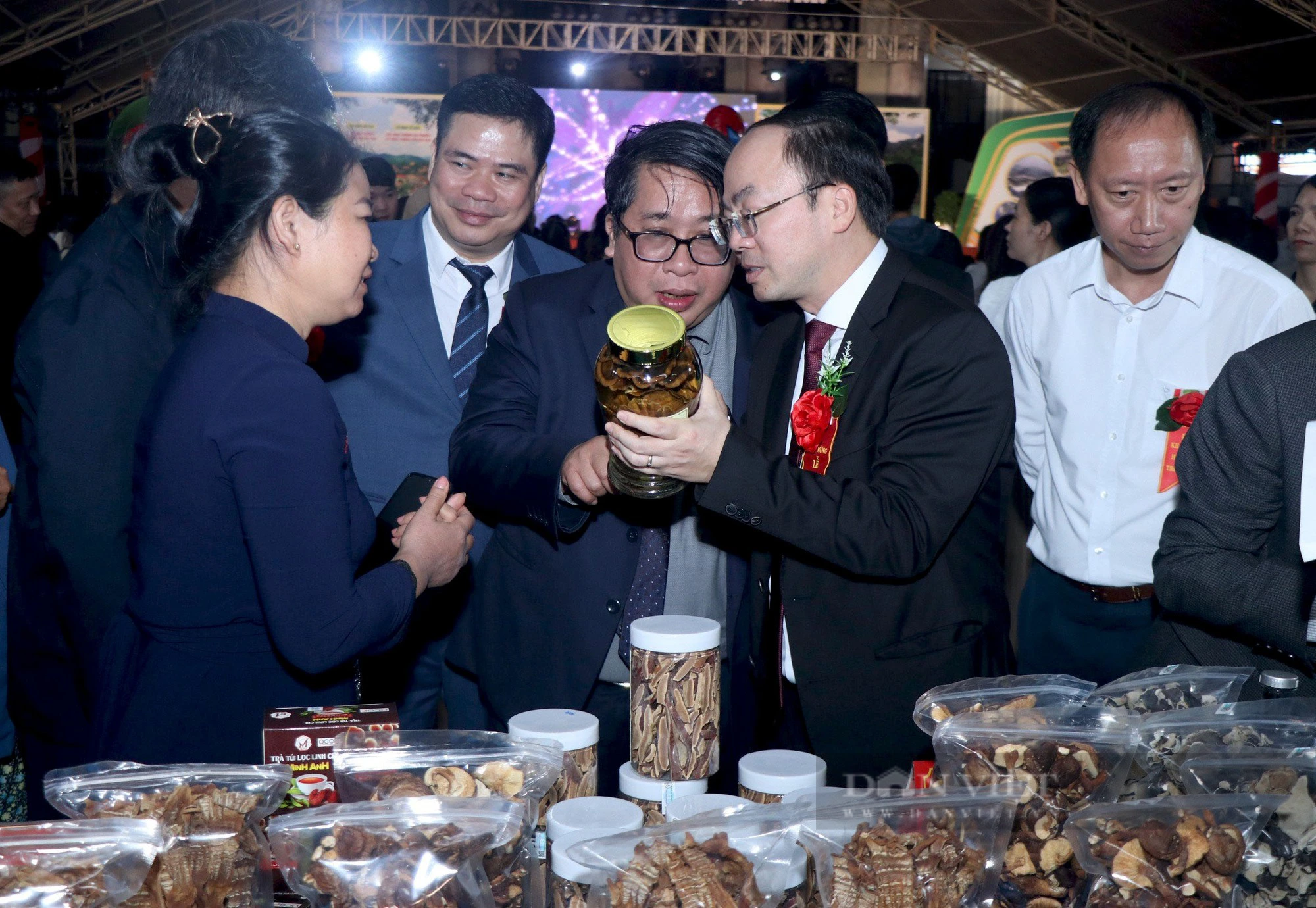 Hội chợ Công thương khu vực  Đông Bắc - Bắc Kạn - cầu nối trao đổi kinh nghiệm, quảng bá thương hiệu sản phẩm - Ảnh 3.
