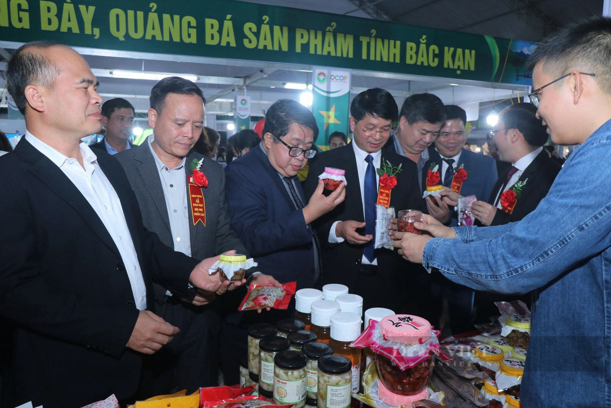 Hội chợ Công thương khu vực  Đông Bắc - Bắc Kạn - cầu nối trao đổi kinh nghiệm, quảng bá thương hiệu sản phẩm - Ảnh 4.