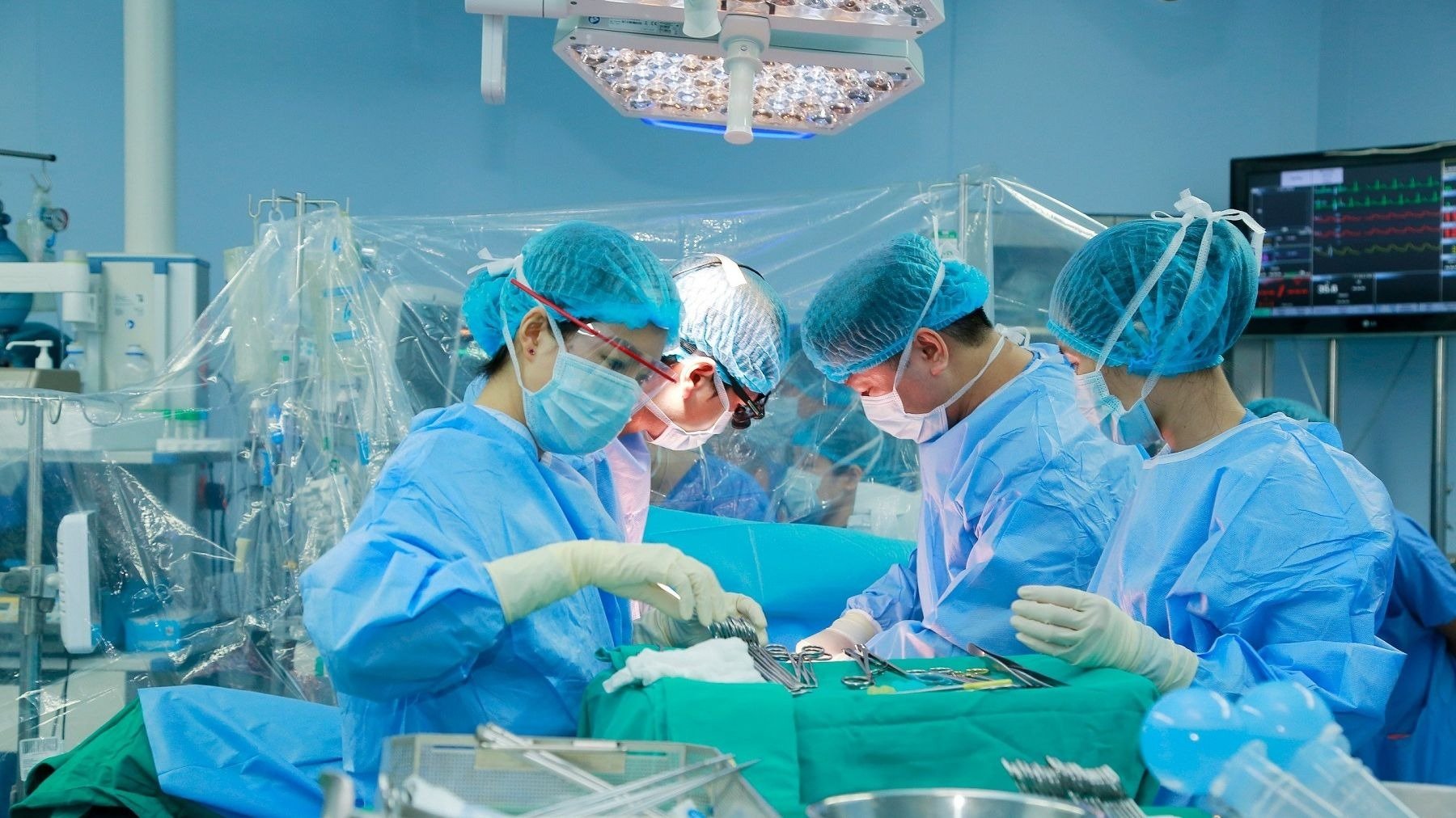 Người mẹ hạnh phúc, sống khỏe mạnh với lá gan do con trai hiến tặng - Ảnh 2.