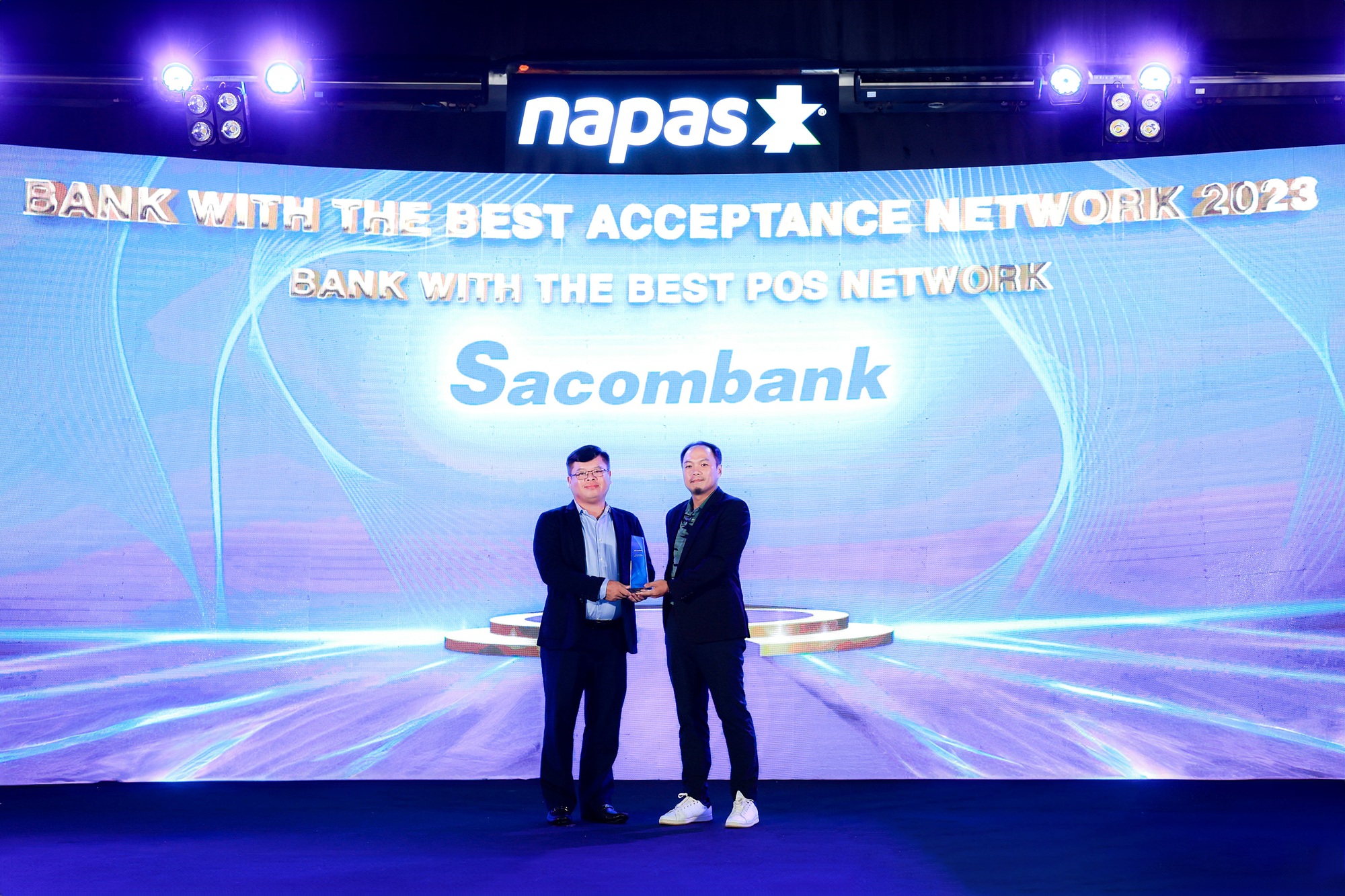 Napas vinh danh Sacombank với 3 giải thưởng - Ảnh 1.