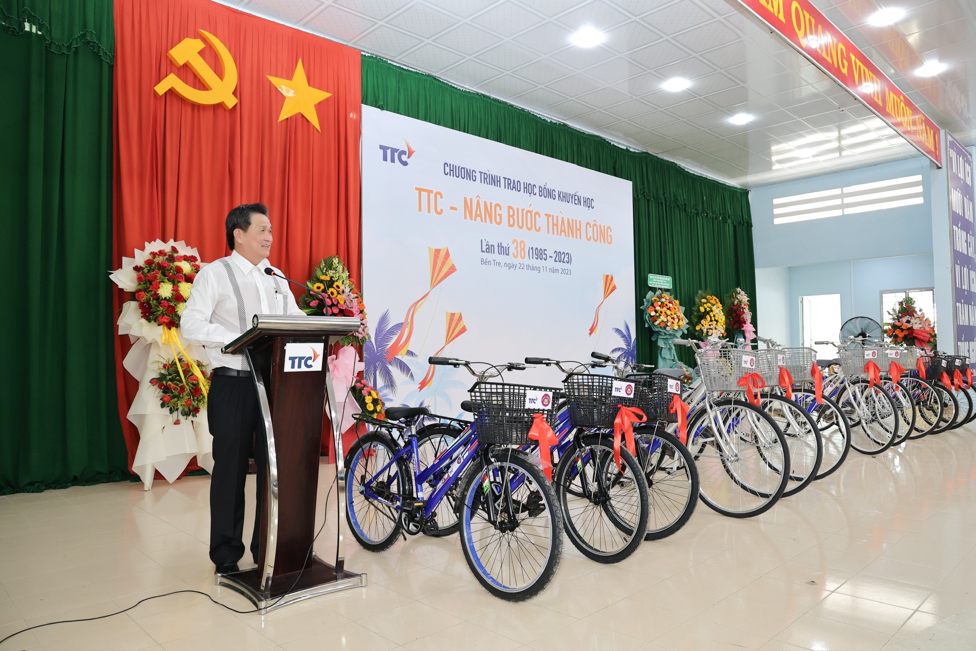 Trao học bổng “TTC – “Nâng bước thành công” lần thứ 38 năm 2023 - Ảnh 3.