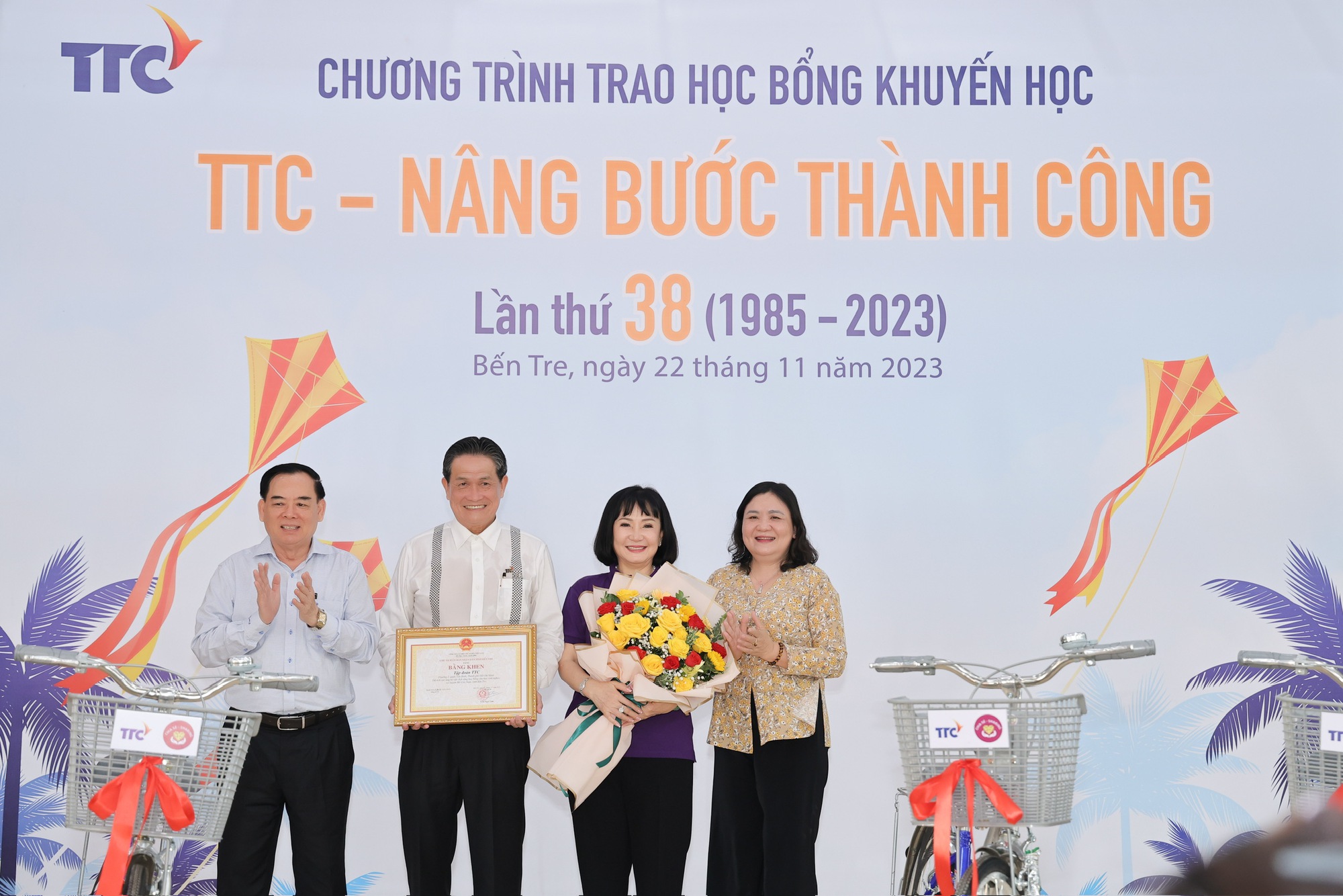 Trao học bổng “TTC – “Nâng bước thành công” lần thứ 38 năm 2023 - Ảnh 4.