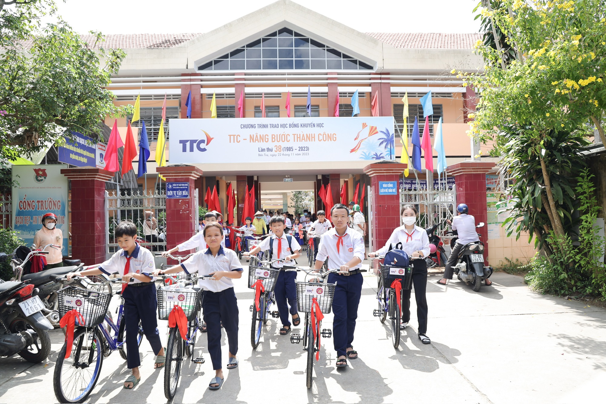 Trao học bổng “TTC – “Nâng bước thành công” lần thứ 38 năm 2023 - Ảnh 9.