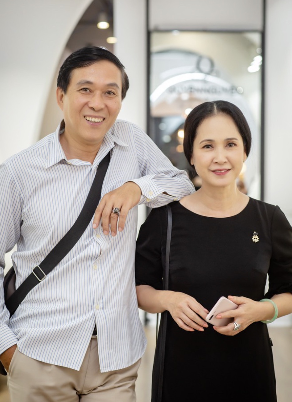 3 gia đình đặc biệt của làng nghệ thuật: Vợ sớm được phong NSND, chồng mãi vẫn là NSƯT - Ảnh 1.