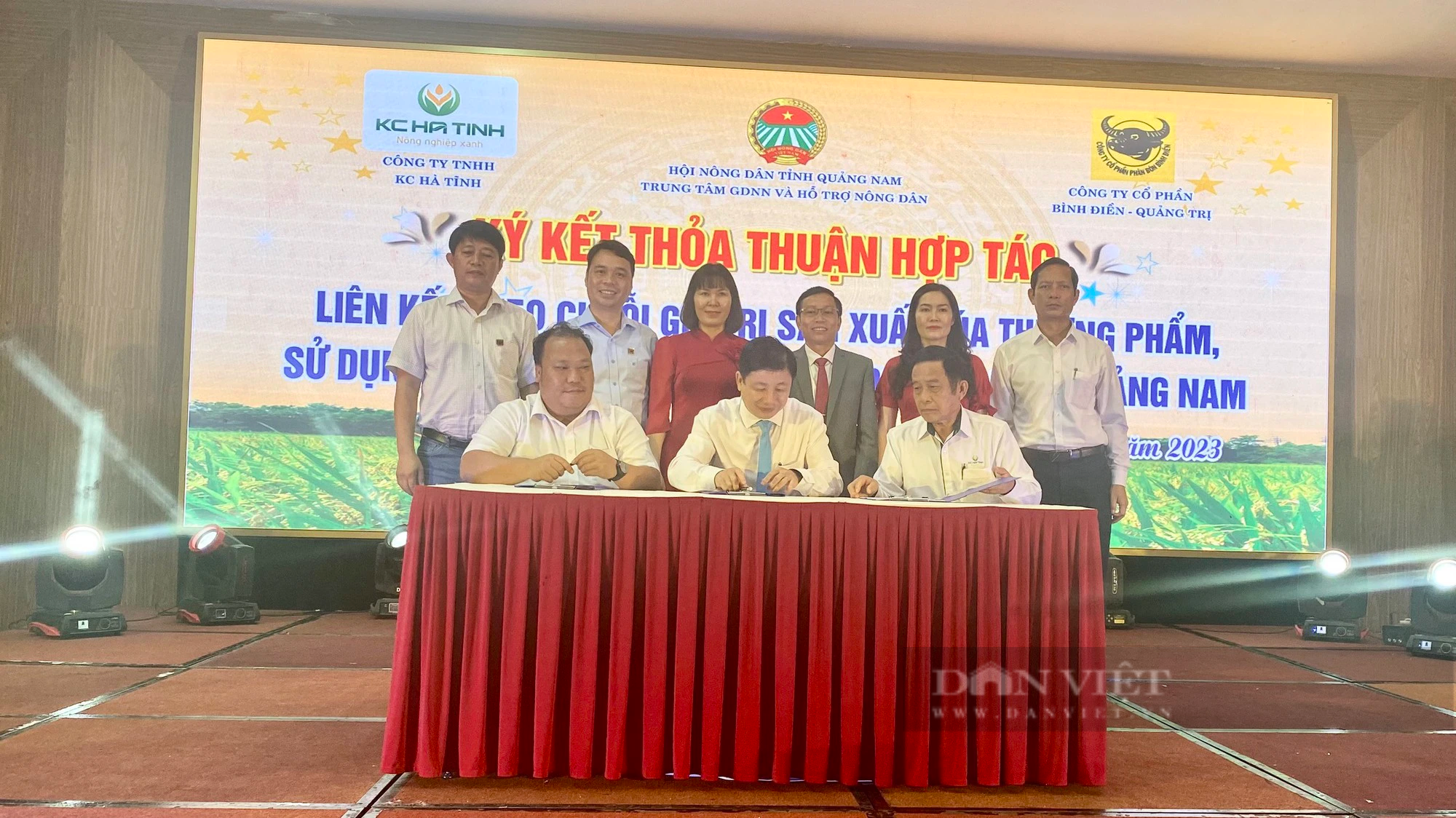 Nông dân Quảng Nam chi 300 tỷ đồng mua phân bón giúp đồng ruộng, cây cối xanh tốt trĩu quả - Ảnh 2.
