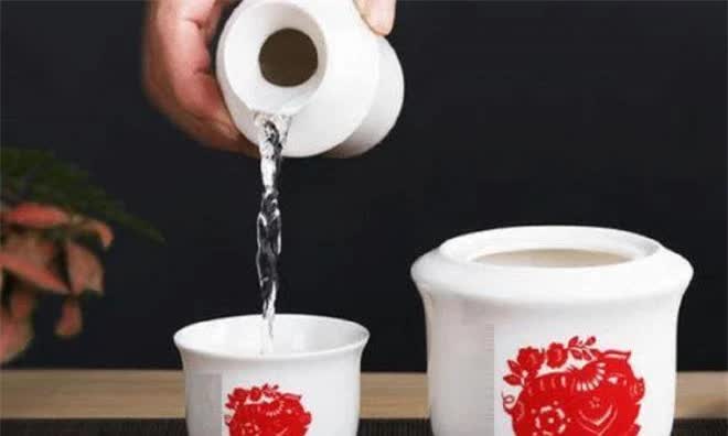 Vì sao người xưa rất chú trọng việc hâm nóng rượu trước khi uống? - Ảnh 2.