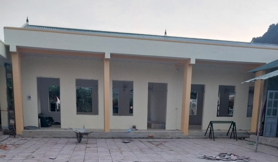 “Khoác áo mới” cho mái trường 20 năm tuổi - Ảnh 3.