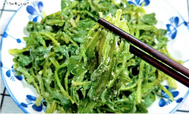Loại cây là 'vua thải độc', tốt cho người mắc bệnh xương khớp, mọc hoang đầy mà nhiều người không biết ăn - Ảnh 2. Loại cây là 'vua thải độc', tốt cho người mắc bệnh xương khớp, mọc hoang đầy mà nhiều người không biết ăn - Ảnh 2.