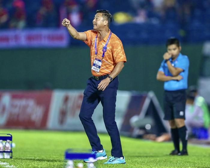 HLV Lê Huỳnh Đức, HLV Troussier và chuyện 1 năm hay 3 năm - Ảnh 1.