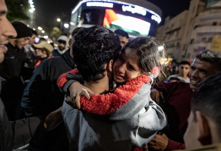 Trao đổi tù nhân giữa Hamas và Israel: Cuộc hội ngộ xúc động ở Palestine - Ảnh 7.