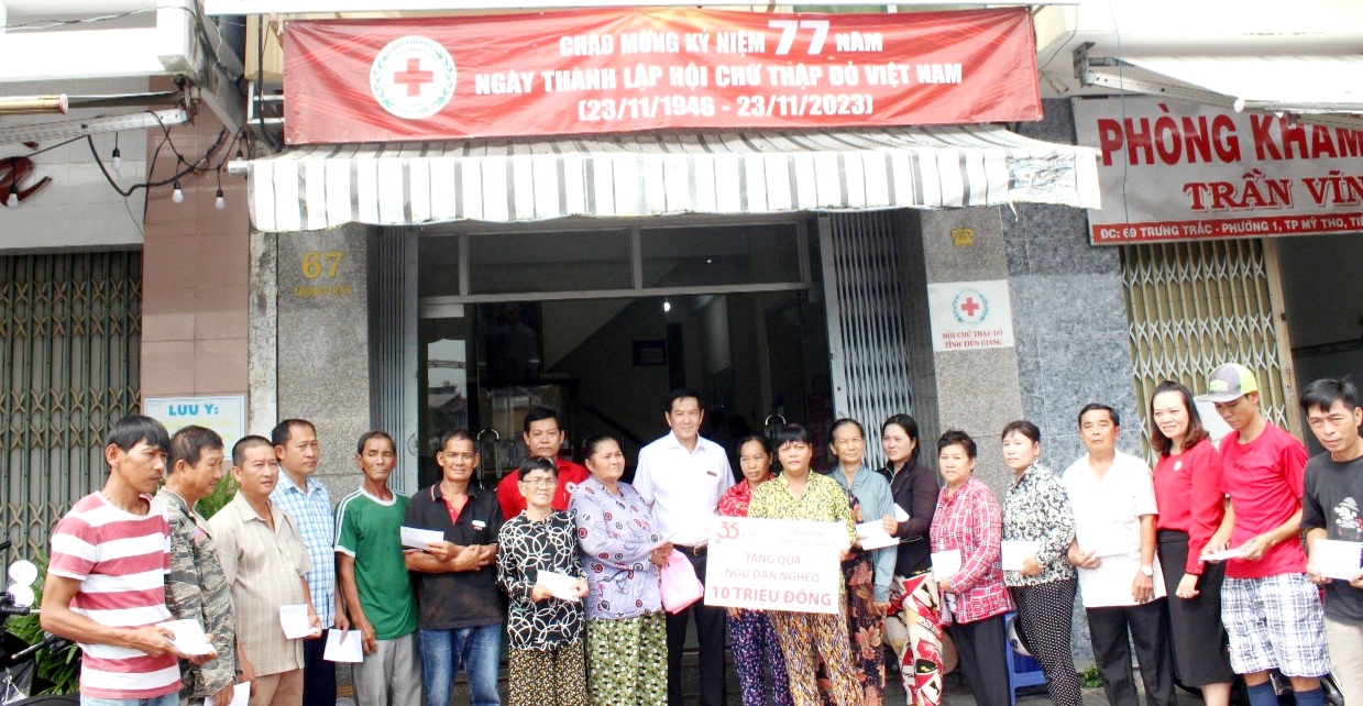 Agribank chi nhánh tỉnh Tiền Giang mang đậm dấu ấn nhân ái trong Tháng cao điểm "Vì người nghèo" - Ảnh 4. Agribank chi nhánh tỉnh Tiền Giang mang đậm dấu ấn nhân ái trong Tháng cao điểm "Vì người nghèo" - Ảnh 4.