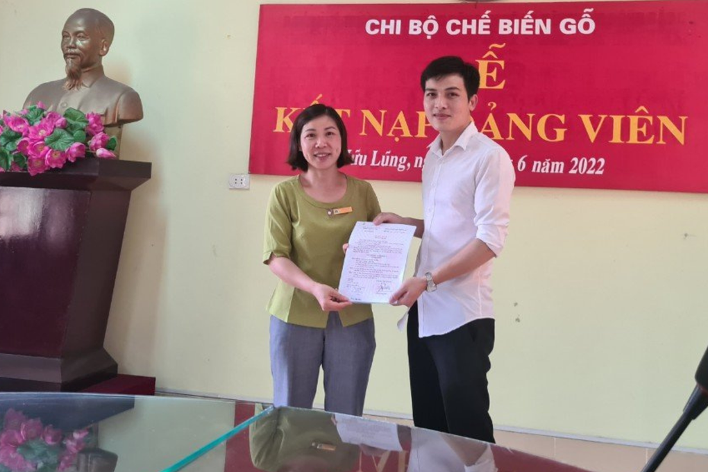Thầy giáo nhà nghèo theo nghề &quot;cầm phấn&quot; để giúp đỡ người cùng hoàn cảnh - Ảnh 5.
