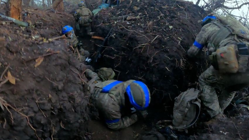Trận chiến đẫm máu trong chiến hào miền Đông Ukraine: 'Bạn phải chấp nhận bạn có thể chết!' - Ảnh 1.