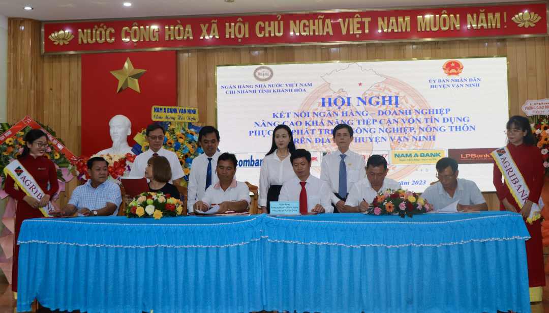 Ký kết các hợp đồng tín dụng trên 106 tỷ đồng - Ảnh 1.