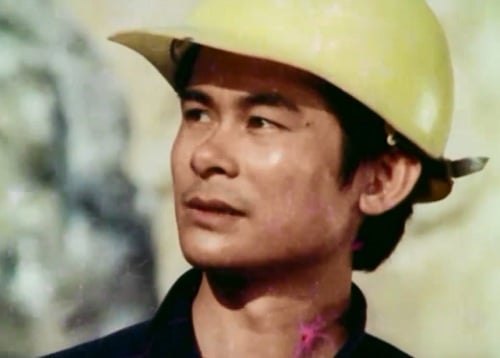 Nghệ sĩ từ bỏ nghề Y làm diễn viên, suy sụp sau vợ mất rồi ra đi theo cách giống vợ - Ảnh 1.