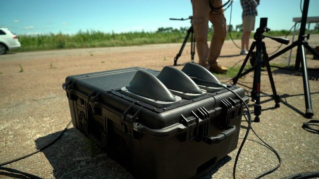 Ukraine sản xuất hệ thống tác chiến điện tử là &quot;sát thủ&quot; với UAV cảm tử Lancet Nga - Ảnh 4.