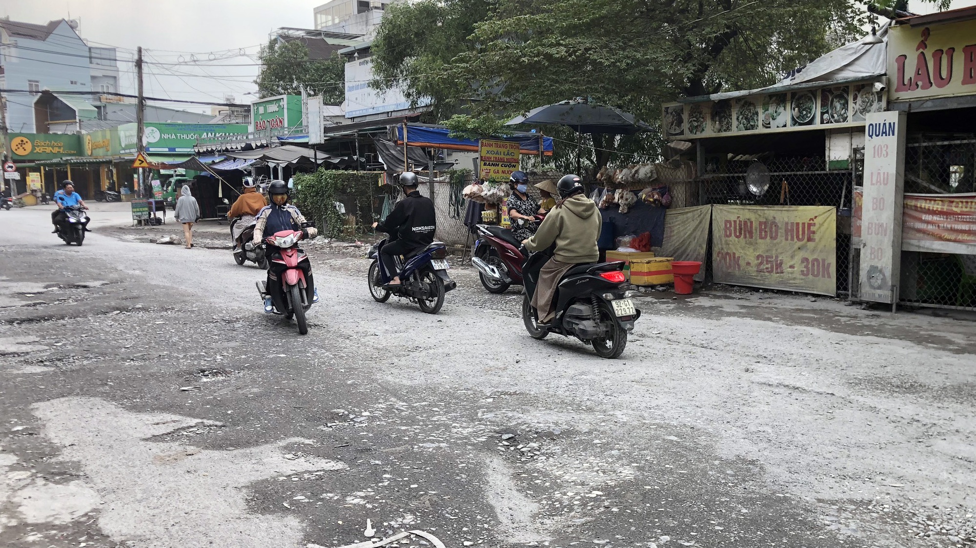 TP.Thủ Đức: Sửa chữa, khắc phục một số tuyến đường hư hỏng - Ảnh 3.
