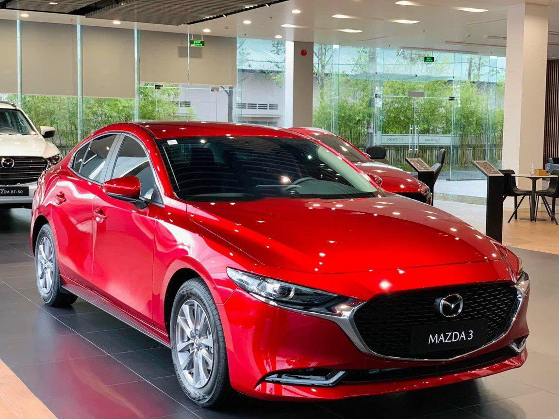 Giá xe Mazda 3 lăn bánh tháng 11/2023: Giảm không &quot;phanh&quot; đấu KIA K3, Honda Civic - Ảnh 1.