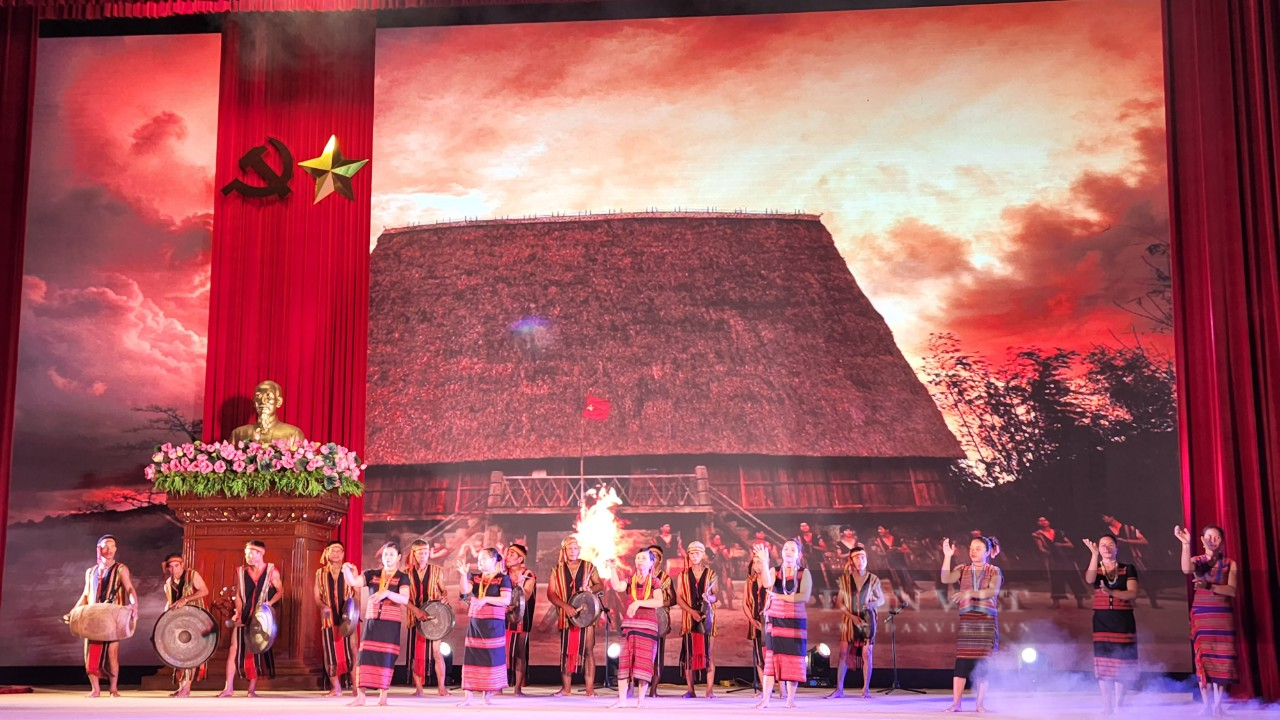Mê đắm những làn điệu dân ca, dân vũ của các dân tộc thiểu số rất ít người - Ảnh 3. Mê đắm những làn điệu dân ca, dân vũ của các dân tộc thiểu số rất ít người - Ảnh 3.