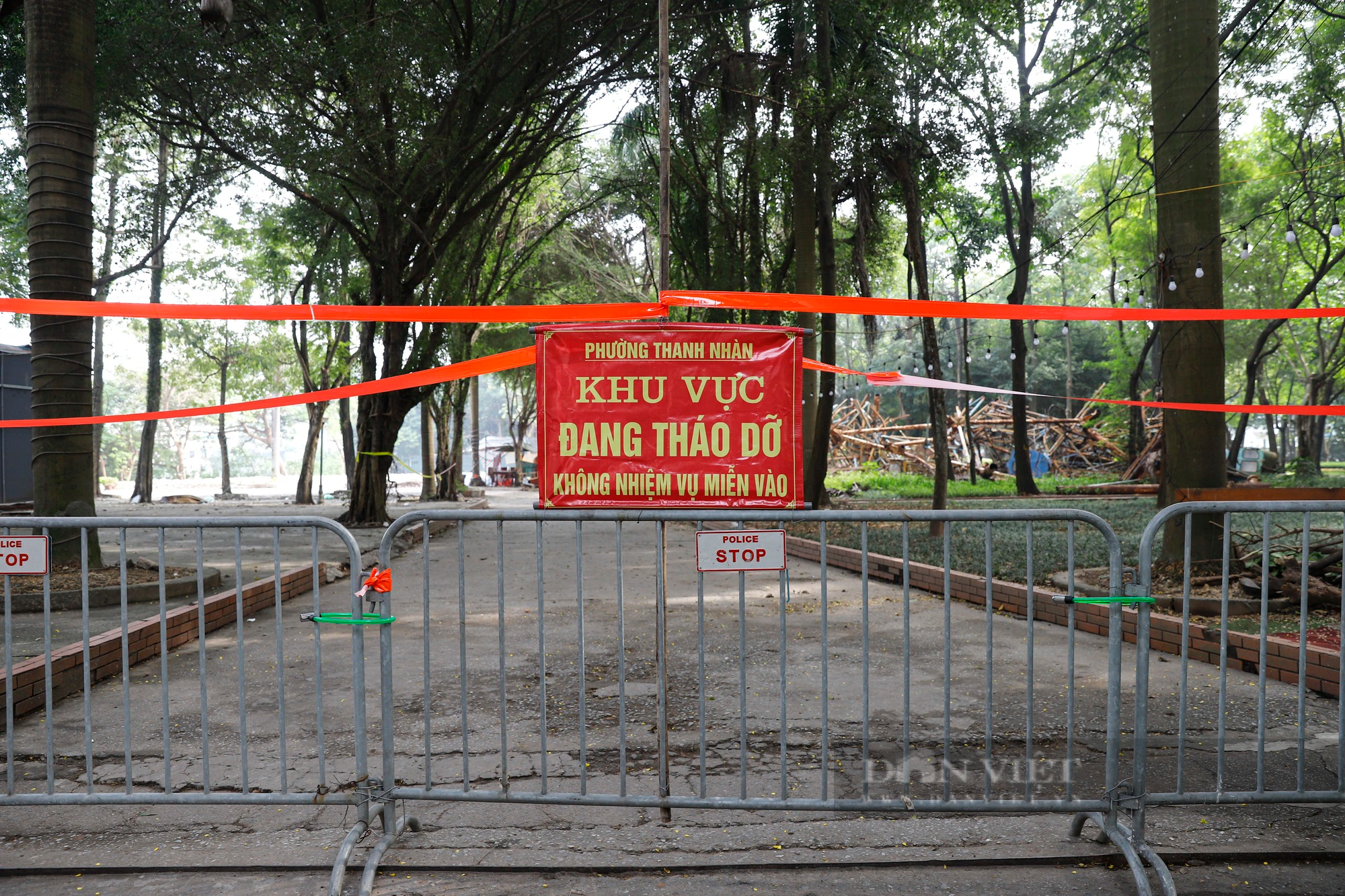 Công viên Tuổi trẻ Thủ đô thành &quot;mớ hỗn độn&quot; sau 6 tháng dẹp vi phạm - Ảnh 1.